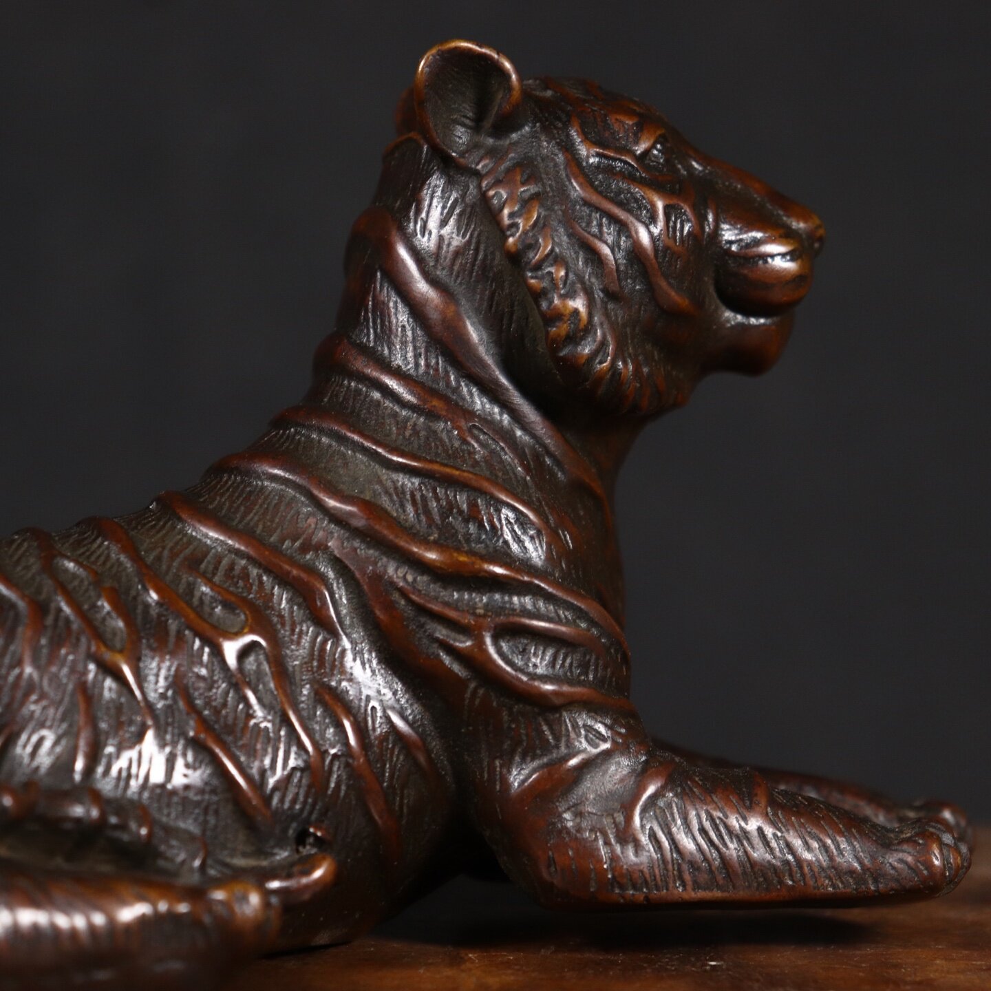 Китайская винтажная статуэтка  – обзор и цена Vintage Collectibles Store